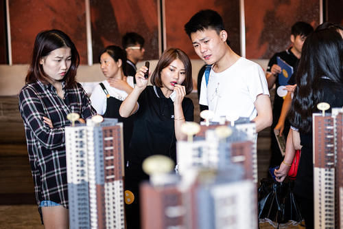 买房|售楼部置业顾问建议:买房牢记7字“真言”,买中、买边、不买三