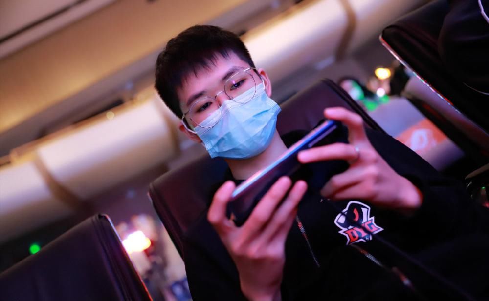 DYG久诚声称和清清没矛盾，别有用心的人带节奏，直指自己粉丝