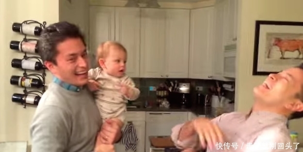 爸爸|爸爸妈妈都是双胞胎,宝宝分不清爸爸,但却分得清妈妈,太可爱了