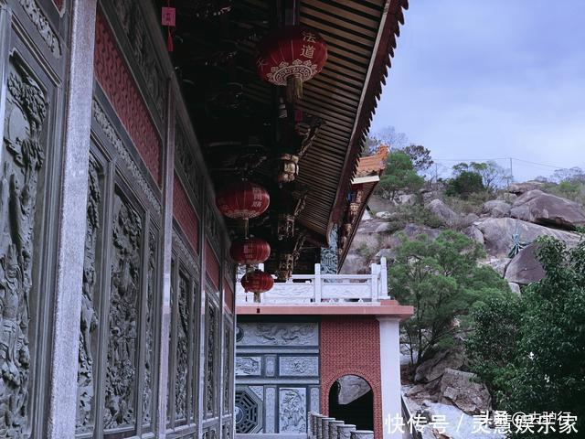 寺庙|和尚不念经道士刷抖音,功德箱改扫码支付,当今怪异的寺庙道观