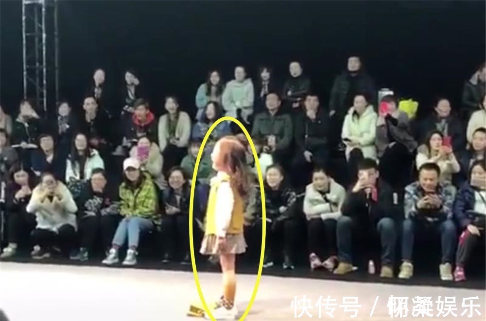 萝莉|宝宝走秀时突发状况,解决方式让人无语,网友服了