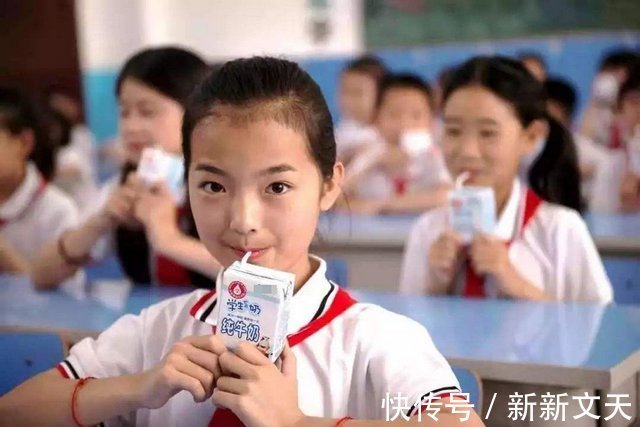 钙质|中国人钙摄入量不足欧美一半,“学生奶”真能强壮孩子吗?