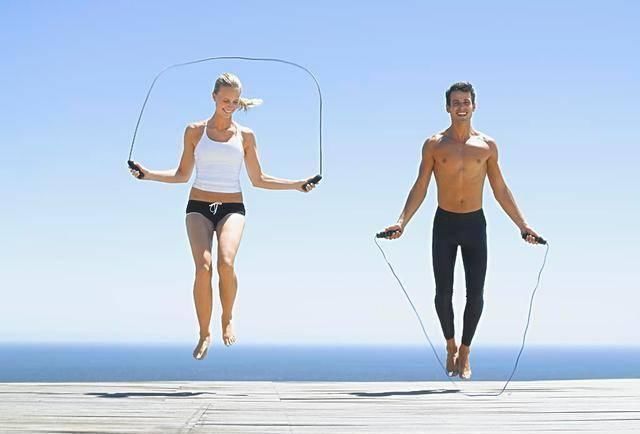 甘油三酯|血管堵不堵,2个动作就知道45岁后常动“一处”,10秒畅通血栓