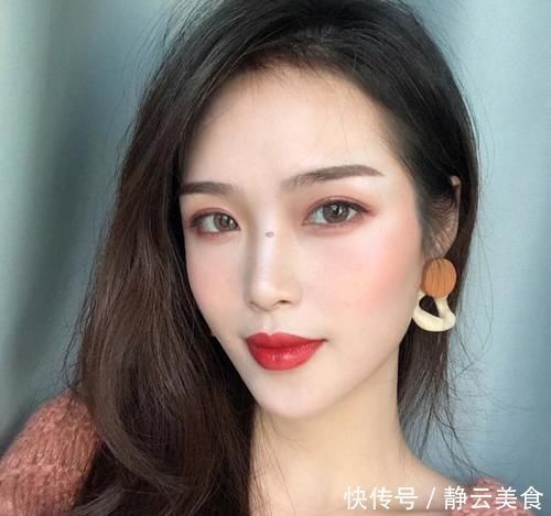 为啥刚洗完的脸很白,过一会儿就很黄大牌洗面奶也不管用