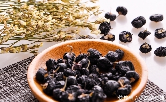 女性|女性不想脸部松弛,此物每天晚上吃几颗,皱纹不见了