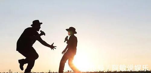 奶粉|“最淡定爸爸”火了,任由宝宝们玩奶粉,网友:这是家里有矿吗?