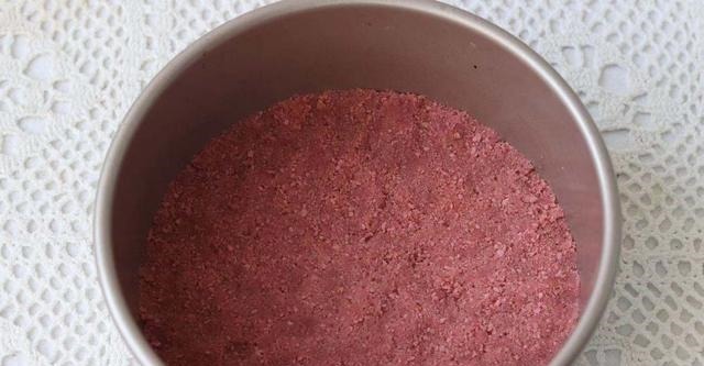 这蛋糕用酸奶和牛奶就能做，免蒸烤，入口即化，好吃不上火