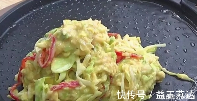 包菜最好吃的做法,加上两个鸡蛋,一吃就上瘾,比肉还美味!