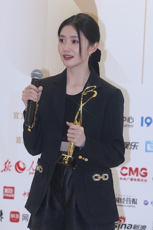 黑色服装|刘浩存生图真的挺美, 气质温婉还淑女, 穿露脐装都挺可爱的