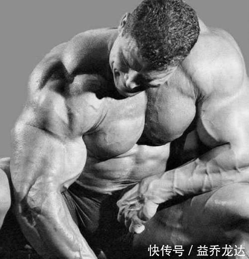 健美界|世界上超大的健美运动员,体重400磅,每天要吃1.2万卡路里