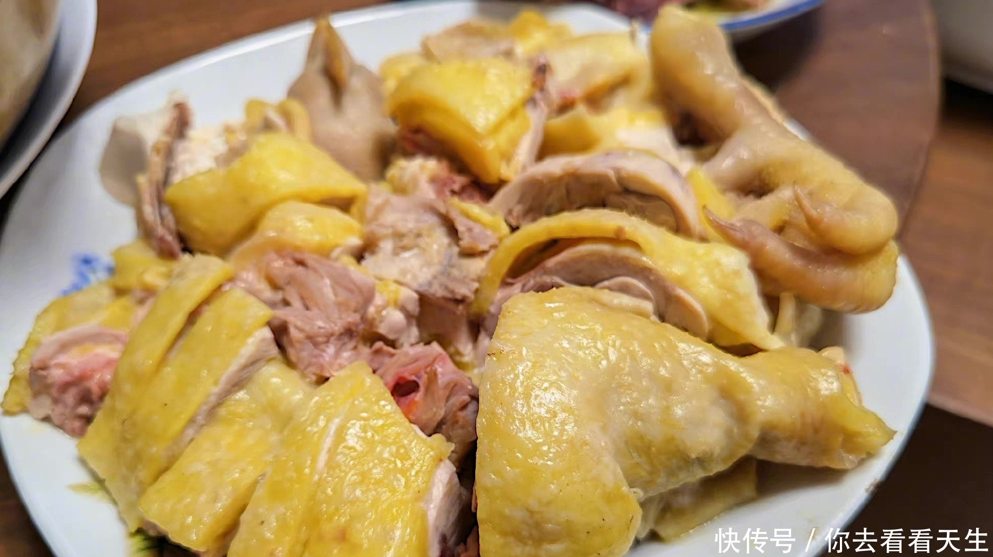 俞灏明晒年夜饭，一桌8道硬菜，1万人纷纷点赞，网友：好想蹭饭