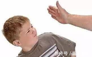 补课|10岁男孩口吐白沫,不治身亡,医生惋惜:孩子这个地方真的不能打