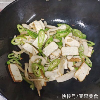 香干|必光盘的快手菜-辣椒炒杏鲍菇和香干