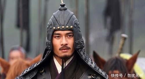 将军得知儿子从官府借东西,把他痛打一顿,并说赶紧还回去!