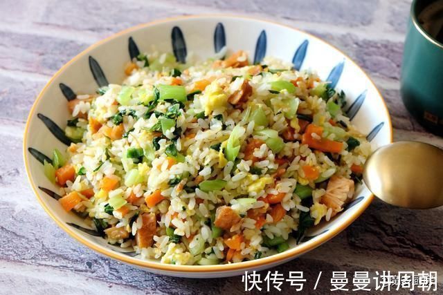 无糖黑咖啡|体重降了好开心,晒晒我的午餐吧!一盘炒饭475千卡,吃得开心