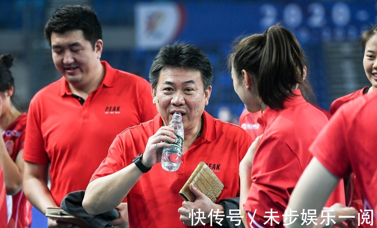 女排|女排选帅呈现蔡、王之争?第一个选聘条件就将王宝泉挡在门外了
