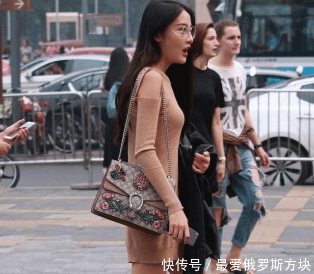 美女|时尚穿搭,美女的连衣裙很有魅力!