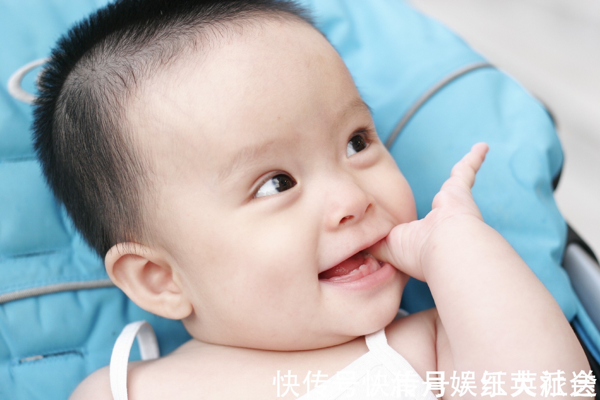 关玲|宝宝握拳头、挥手是为何这五种“暗语”需了解,帮助宝妈读懂娃