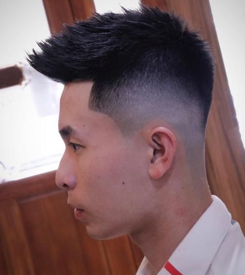 男人过了35岁，少留幼稚的发型！建议剪4种清爽造型，轻熟又帅气