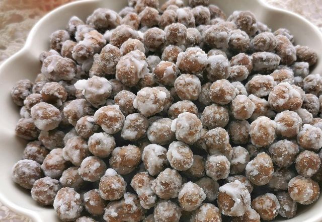 这东西十块钱三斤,比山药好吃养人,粉糯香甜,家人常吃对脾胃好