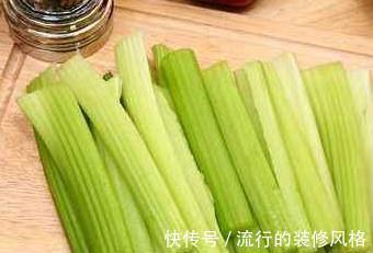 此物|芹菜同此物搭配吃,清肠排毒,延缓衰老,软化血管,身体更健康了