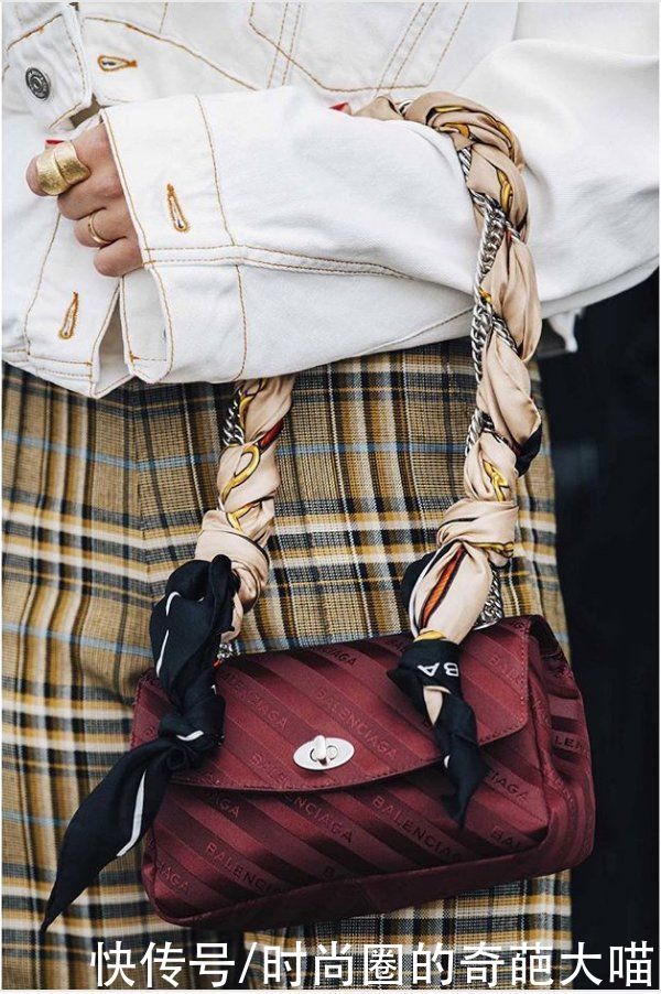 奥黛丽赫本|丝巾你还围出大妈味道？学会这小巧思，胜过你买一百件土气新衣