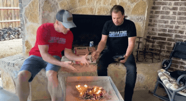 还成|肯德基出了块“重口味”的木头!售价上百还成爆款,美国人都抢疯