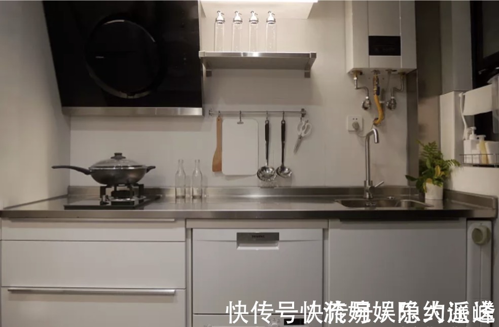 收纳|小户型要这么装,24㎡玄关秒变厨房和洗衣房,收纳翻倍方便实用!