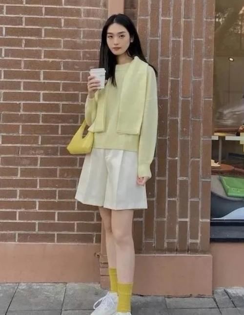 毛衣怎么穿才不显“平庸”？教你四个搭配公式，既时髦又实用