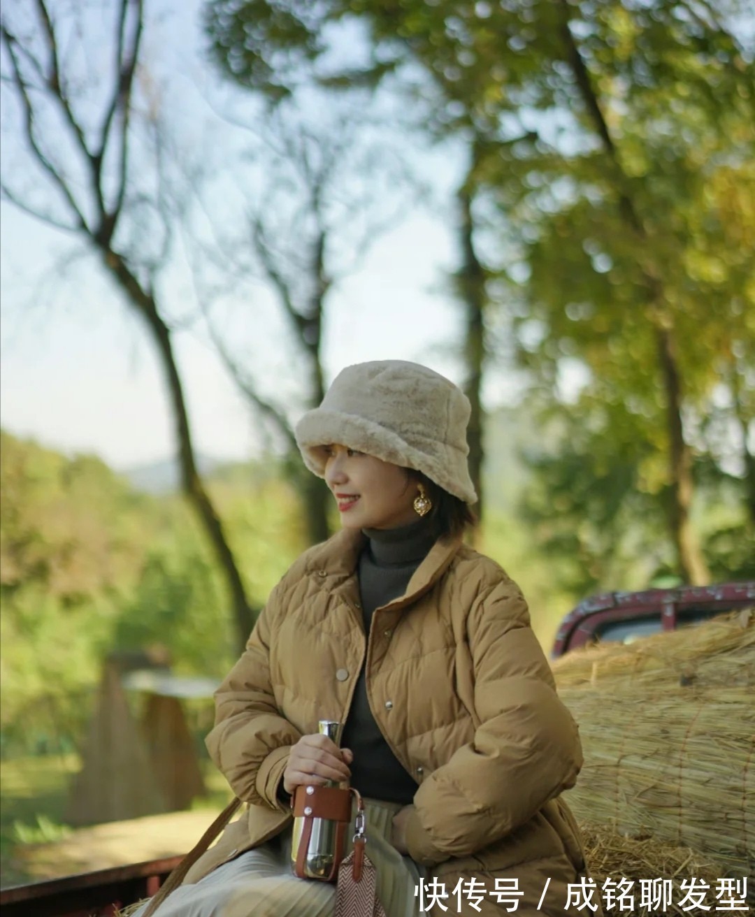 女人|这才是五十岁的女人最美的装扮！简单随意高级，优雅时尚又显气质