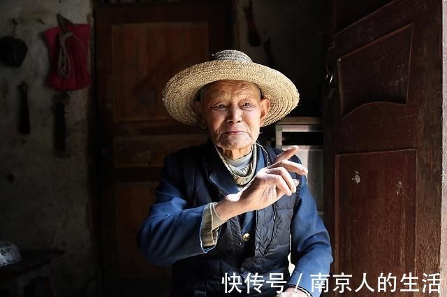 血糖|80岁老人得糖尿病40年，控糖有3个“诀窍”，2样东西可能很少碰
