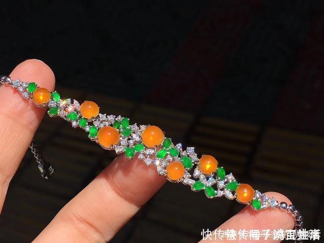 珠宝|这个季节的色彩用首饰来表达，将珠宝佩戴在身，彰显浓浓的中国风