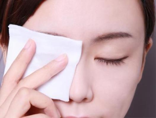 原来防晒霜不是直接涂的,很多女人都等晒黑后,才知道自己涂错了