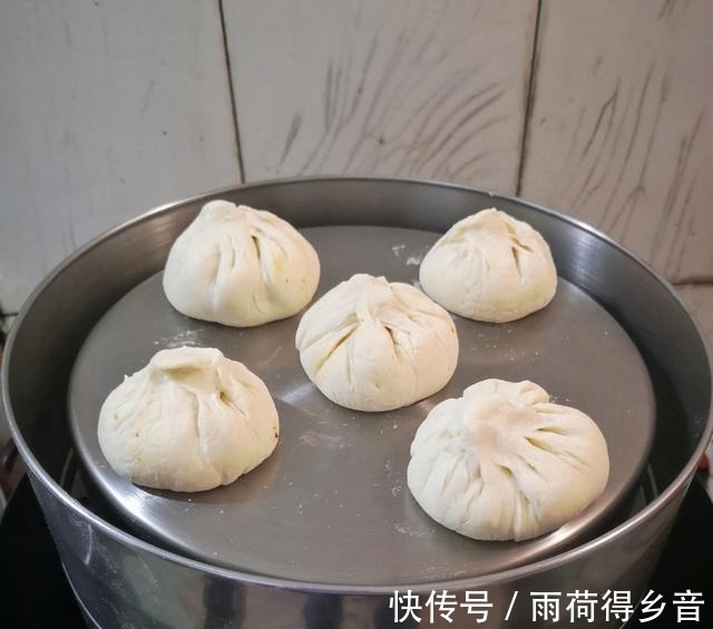 蒸肉包|自己在家可以做出外面一样的老面馒头，简单方便，好制作！