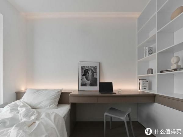 背景墙|南京夫妻129㎡的家,坚持全屋打满柜子,效果不是一般的大气实用