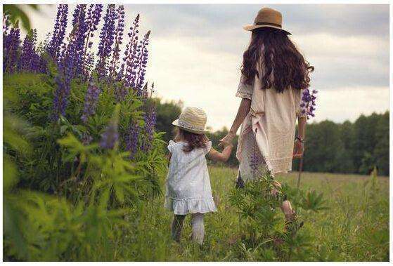 妈妈|让老公带一天的娃,妈妈上车看到这画面愣住:这是谁家孩子?