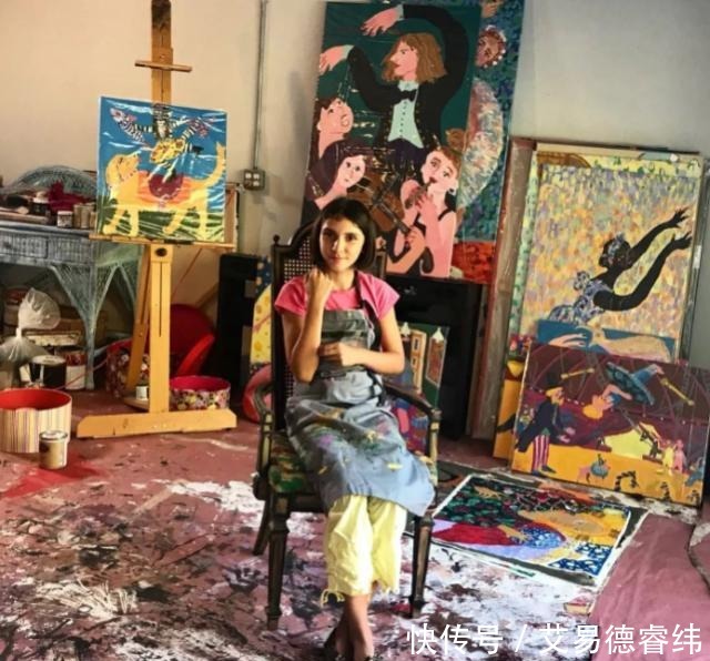 真人|11岁小女生用真人画画,盯着画看10秒钟,画中的人都会动