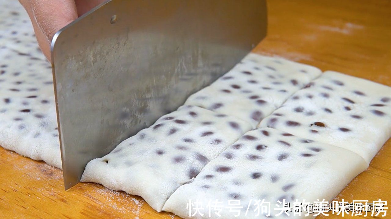 自从学会这红豆的做法，我家隔三差五地吃，外酥里软，越吃越香