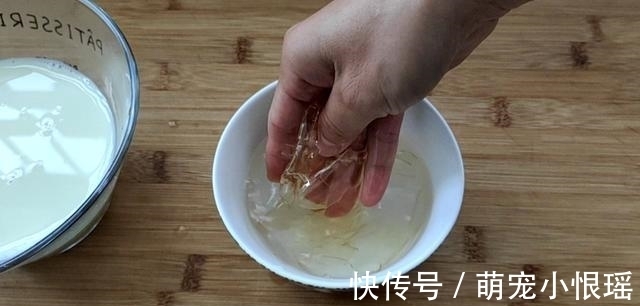 豆浆和糯米粉试试这样做,比雪媚娘还好吃,软糯拉丝放三天也不硬