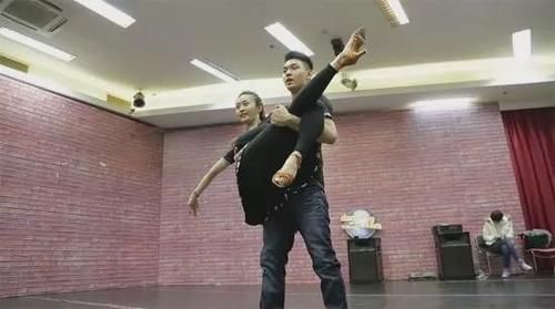 腿部|男人和女人都很难承受的腿部训练!你敢来练吗?