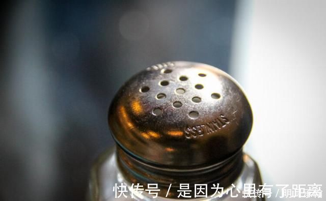 脑梗|80岁大爷,凌晨脑梗离世,医生1种调味料吃太多,血管承受不住