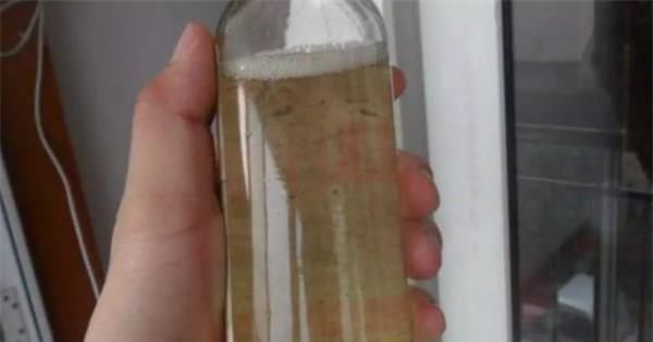 扔掉|白酒颜色变黄是怎么回事别傻傻把酒扔掉,你扔掉的是宝贝