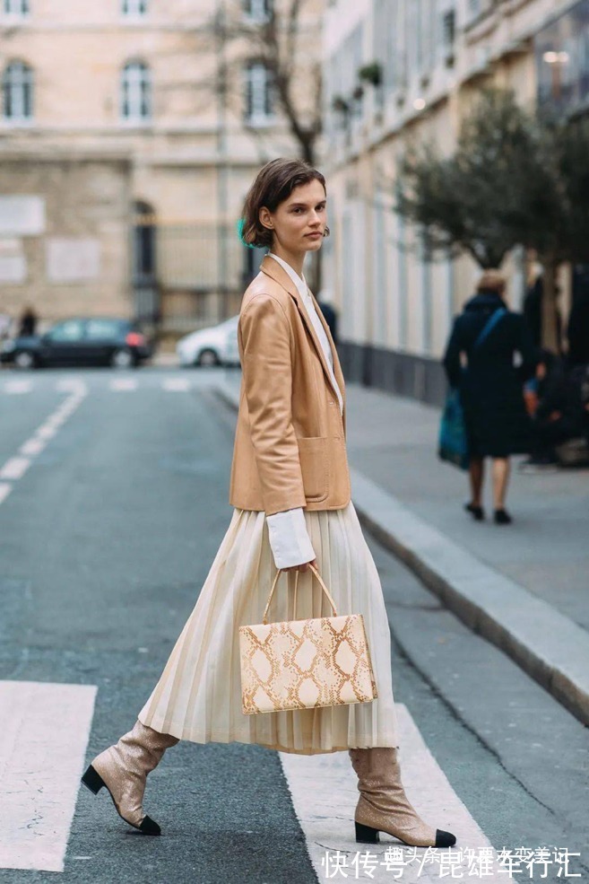 精髓 同色系很显高级?不掌握这3个“搭配精髓”,显土还显胖