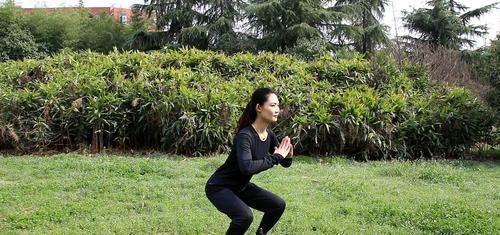 全身|下蹲五分钟,等于步行一小时还能长寿医生教你几种蹲法锻炼全身