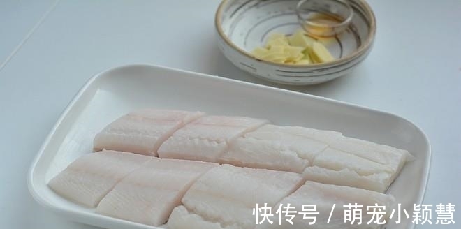 小葱|鱼腥“最”怕的不是葱和姜,而是它,只需加一点,鱼肉鲜嫩无腥味
