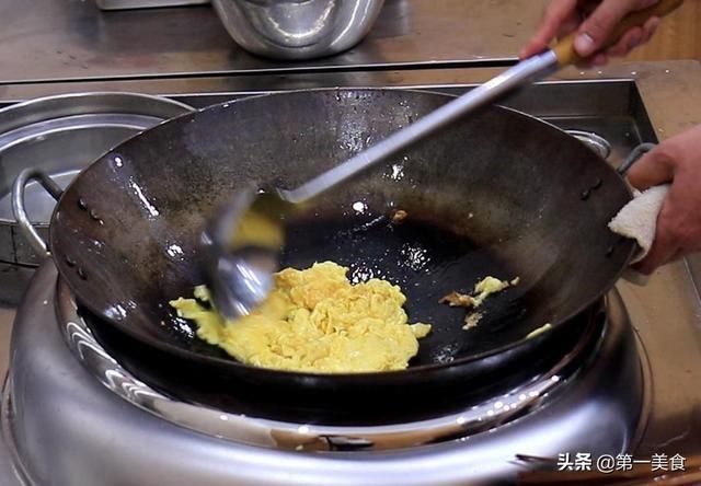 洋葱|洋葱炒鸡蛋到底怎么炒才好吃，下锅顺序很重要，很多人都不知道