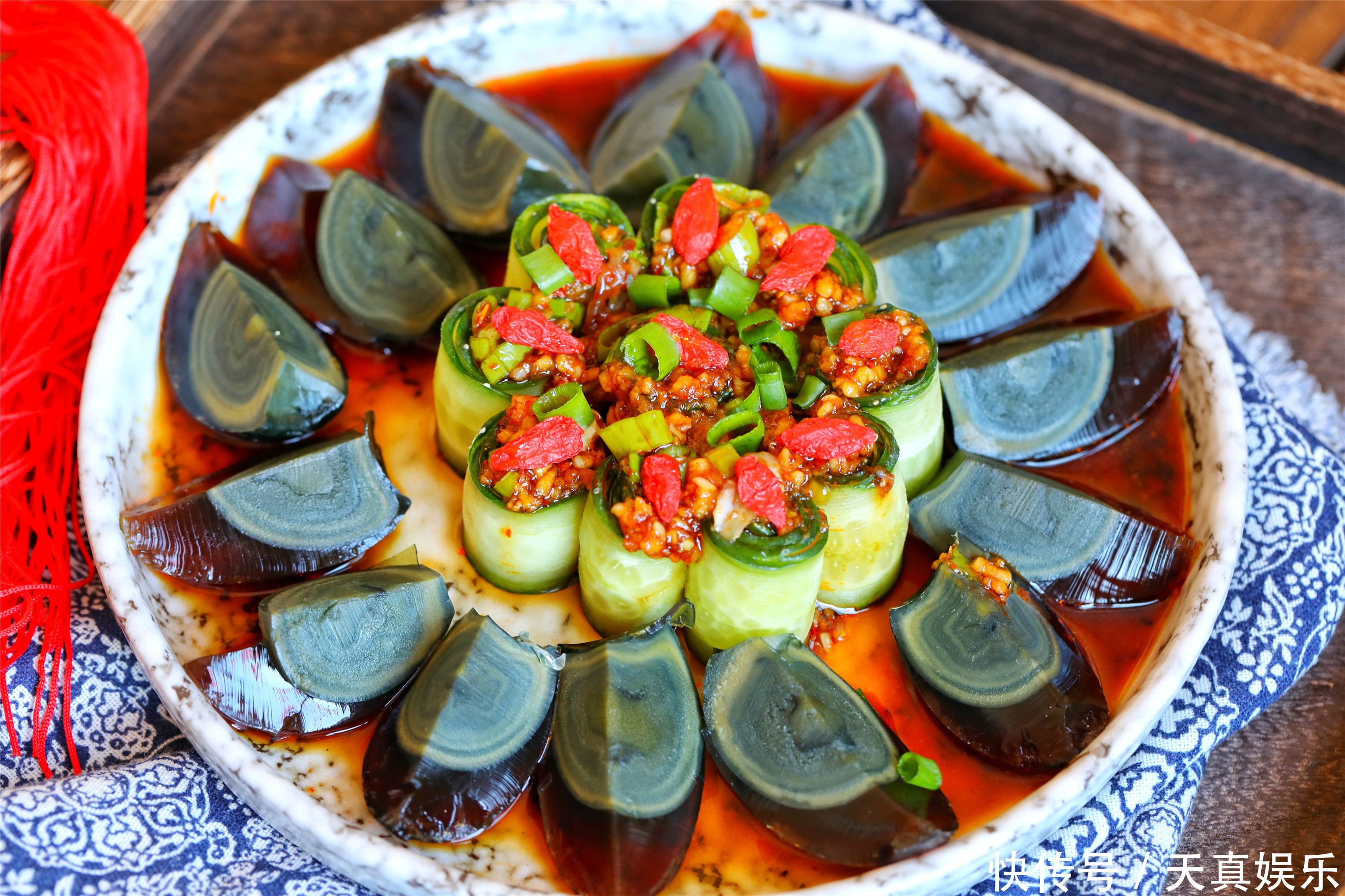 东北人家年夜饭,凉拌菜少不了,做多少都光盘,精心摆盘真漂亮