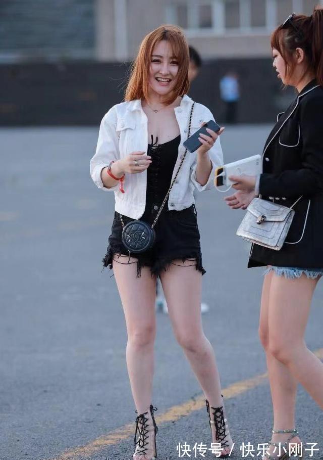 打底裤 修身有型的打底裤装扮绽放美丽时刻,大方好看值得借鉴,简约大方