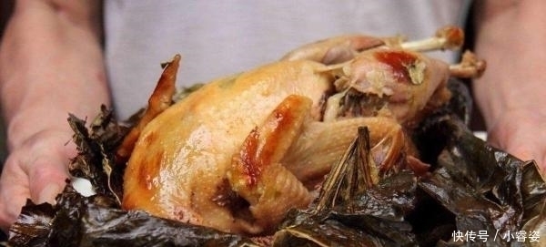 服务员|老外点了一份叫花鸡,端上来却不见鸡肉,叫来服务员后尴尬了