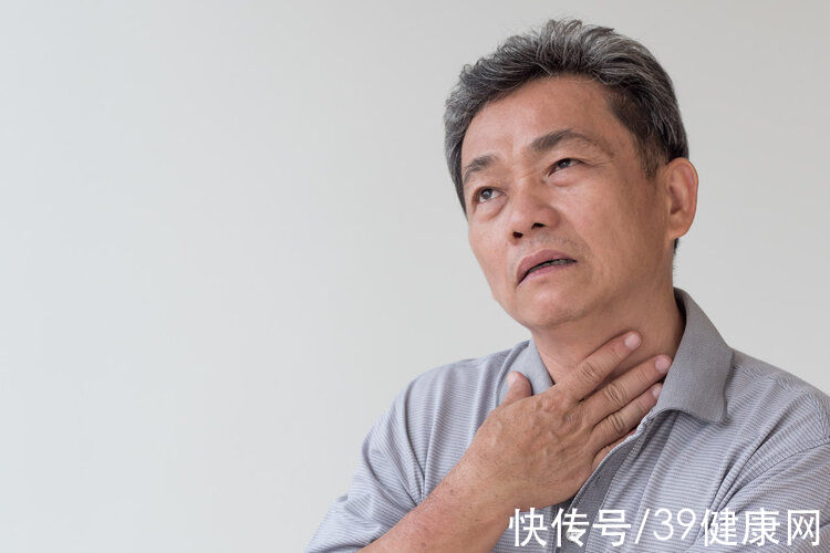 老董|46岁男子咽喉发痒、干燥，自以为“咽炎”，医生摇头叹息：食管癌